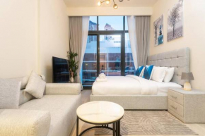Cozy Studio Retreat with Balcony in Meydan City